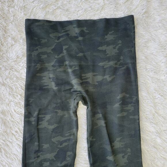 Spanx Look At Me Now Green Camo Leggings medium - Picture 4 of 7